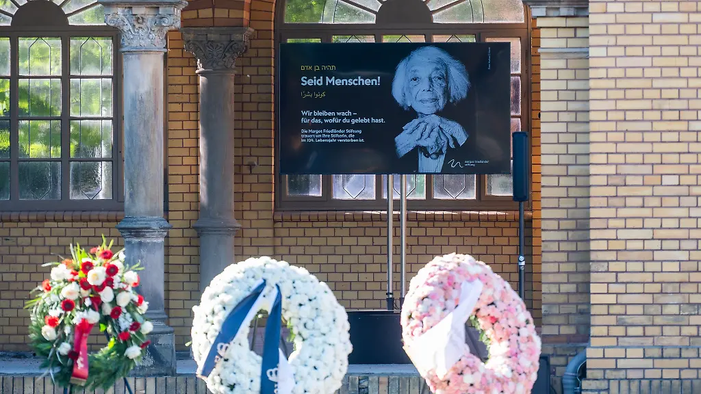 Viele-Menschen-in-Berlin-wollen-dauerhaft-an-Margot-Friedlaender-erinnern