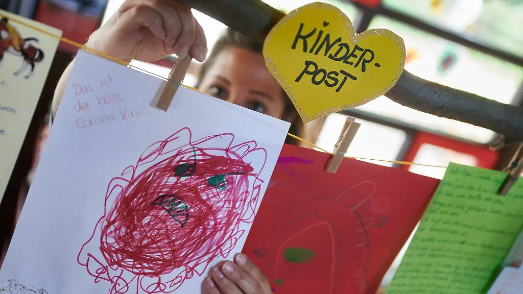 Fast-9-500-Briefe-haben-hessische-Schuelerinnen-und-Schueler-zum-Thema-Abenteuer-geschrieben