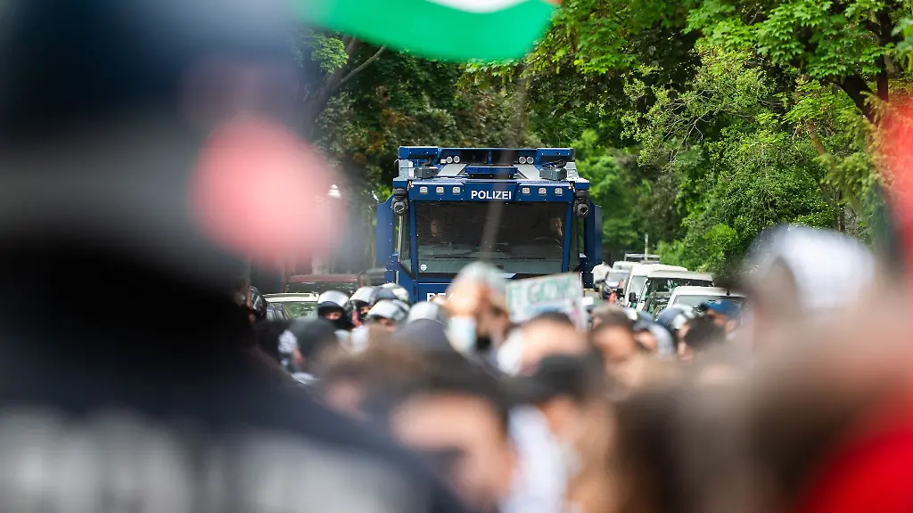 Mehr-als-tausend-Demonstranten-protestieren-in-Kreuzberg-gegen-Politik-Israels
