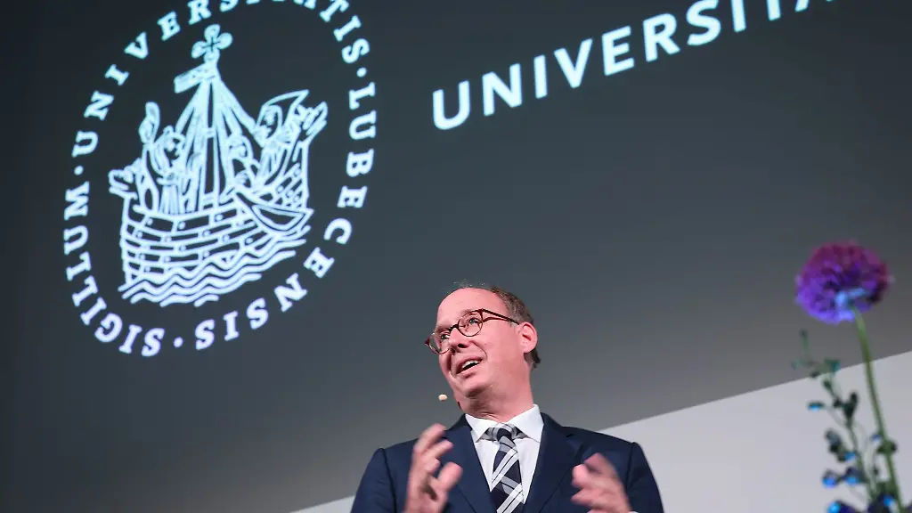 Rund-sechs-Wochen-nach-Amtsantritt-ist-der-fruehere-Chef-des-Bundeskanzleramts-Helge-Braun-offiziell-Praesident-der-Universitaet-Luebeck