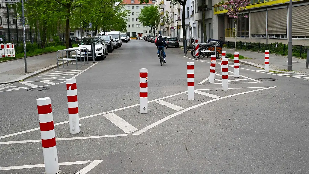 Manche-Bezirke-setzen-auf-Poller-zur-Verkehrsberuhigung