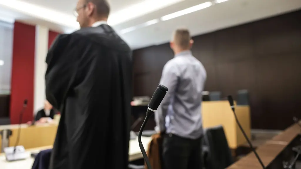 Prozessauftakt-gegen-einen-jungen-Polizisten-am-Landgericht-Duesseldorf