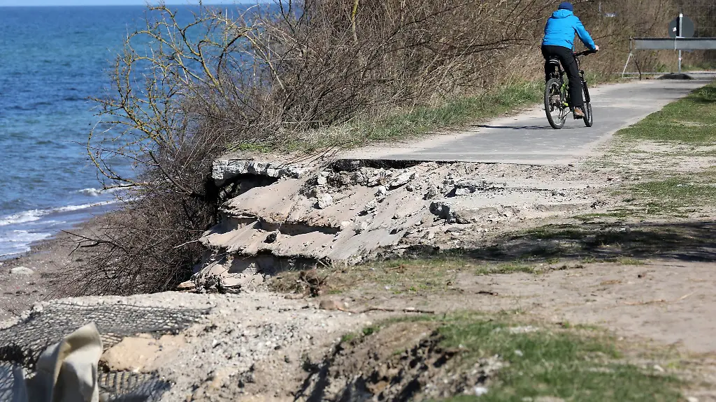 Im-Radwegenetz-Mecklenburg-Vorpommerns-gibt-es-immer-wieder-Strecken-mit-Sanierungsbedarf