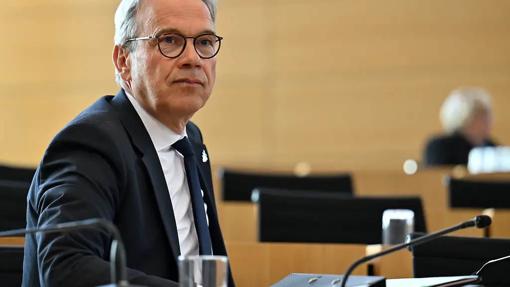 Thueringens-Innenminister-Georg-Maier-SPD-ist-fuer-ein-AfD-Verbotsverfahren