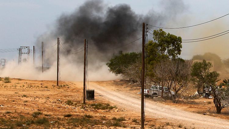 Sirte liegt unter schwerem Beschuss von Gaddafis Streitkräften.