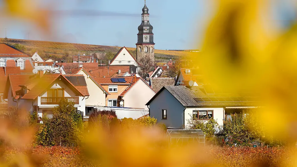 Das-Winzerdorf-Kallstadt-im-Kreis-Bad-Duerkheim-hat-etwa-1-200-Einwohner