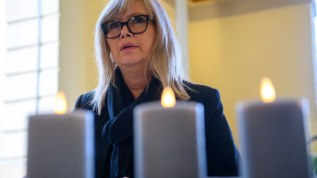 Oberbuergermeisterin-Simone-Borris-parteilos-moechte-dass-der-Gedenkort-schon-vor-dem-ersten-Jahrestag-eingerichtet-wird