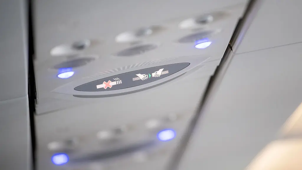 Bussgeld-nach-der-Landung-Wer-sich-im-Flugzeug-zu-frueh-abschnallt-oder-aufsteht-muss-in-der-Tuerkei-mit-Strafen-rechnen