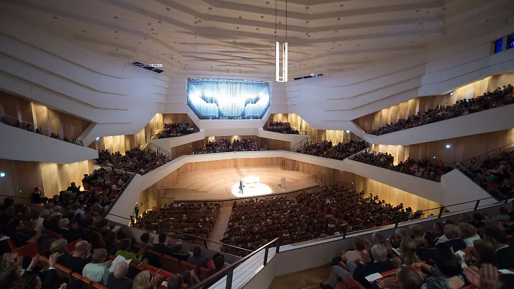 Der-Saal-der-Philharmonie-im-Kulturpalast-Dresden-ist-bei-den-Musikfestspielen-oft-Schauplatz-von-Konzerten