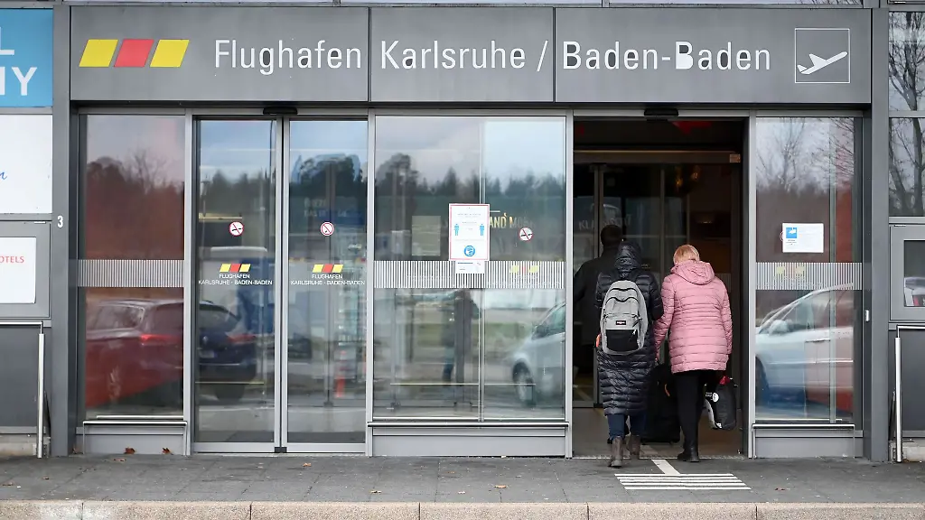 Am-Baden-Airpark-heben-Flugzeuge-wieder-planmaessig-ab