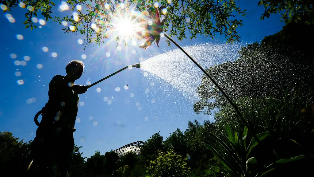 Vom-1-Juni-bis-zum-30-September-schraenkt-die-Region-Hannover-die-Wassernutzung-fuer-bestimmte-Gruppen-und-zu-bestimmten-Zeiten-ein