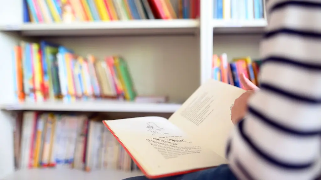Der-Griff-zum-Buch-ist-fuer-viele-Kinder-laengst-nicht-mehr-selbstverstaendlich-Das-Saarland-will-Lesefluessigkeit-und-Lesekompetenz-nach-Hamburger-Vorbild-foerdern