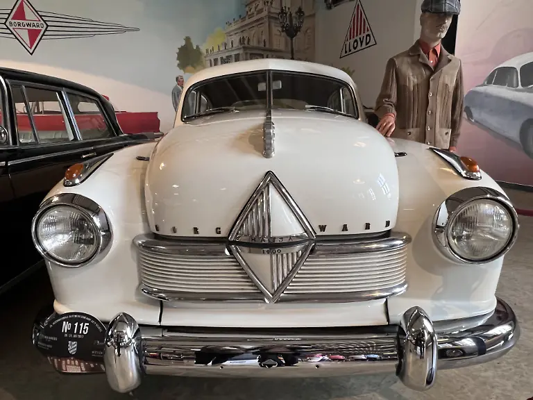 12-Der-Borgward-Hansa-brachte-ab-1949-den-New-Look-Quelle-autodrom