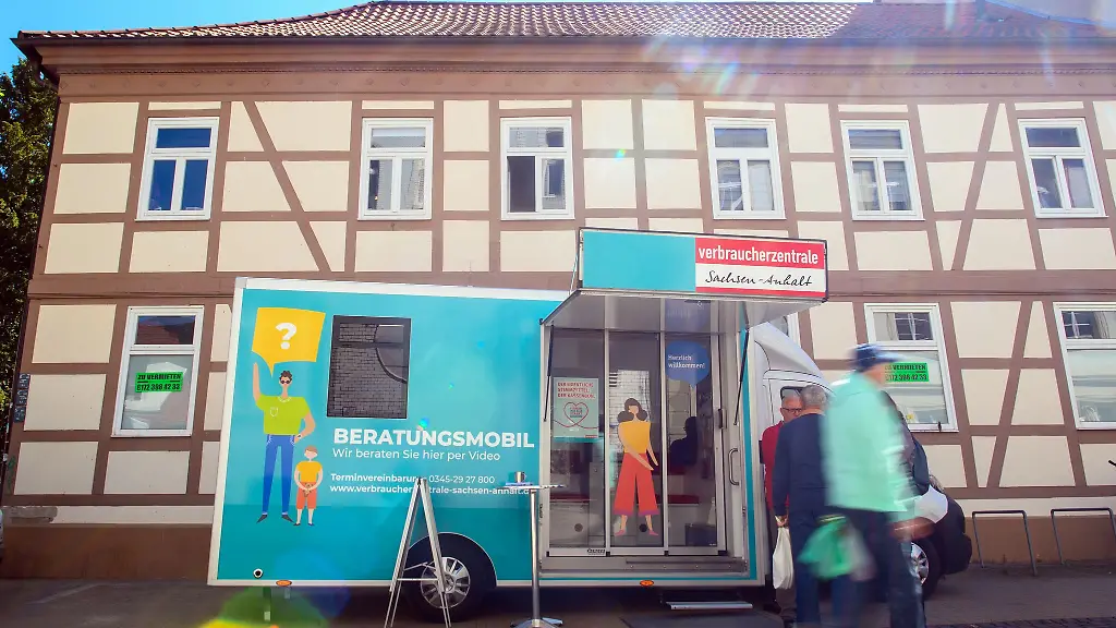 In-Brandenburg-ist-die-mobile-Verbraucherzentrale-laengst-etabliert-In-Sachsen-Anhalt-hier-in-Burg-bei-Magdeburg-startete-sie-Anfang-2025