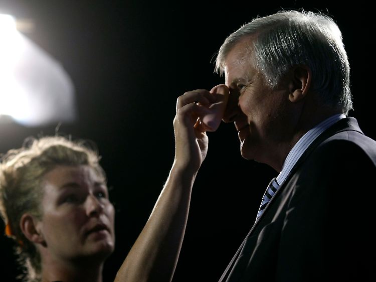 Seehofer weiß, wie man sich in der Öffentlichkeit präsentiert - er hat keine Angst vor den Liberalen.