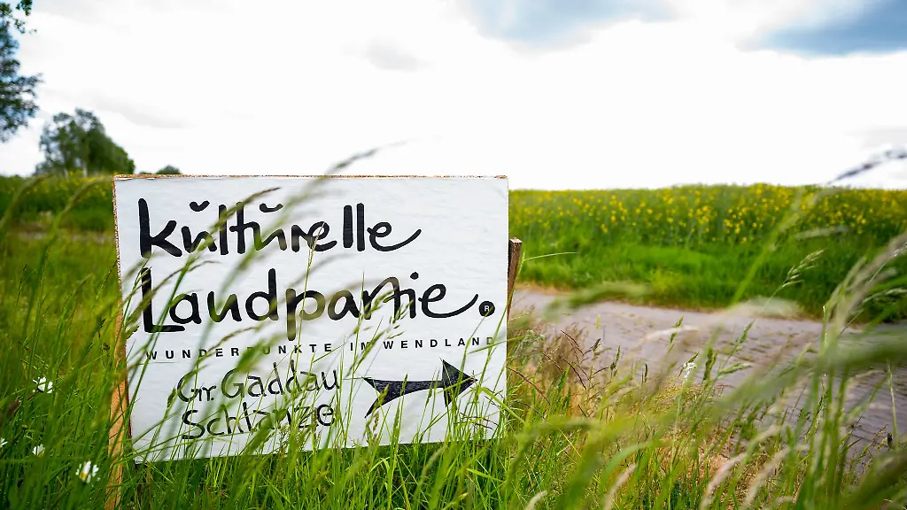 Zwoelf-Tage-lang-stroemen-von-Himmelfahrt-an-Tausende-Kunstinteressierte-zur-Kulturellen-Landpartie-ins-Wendland