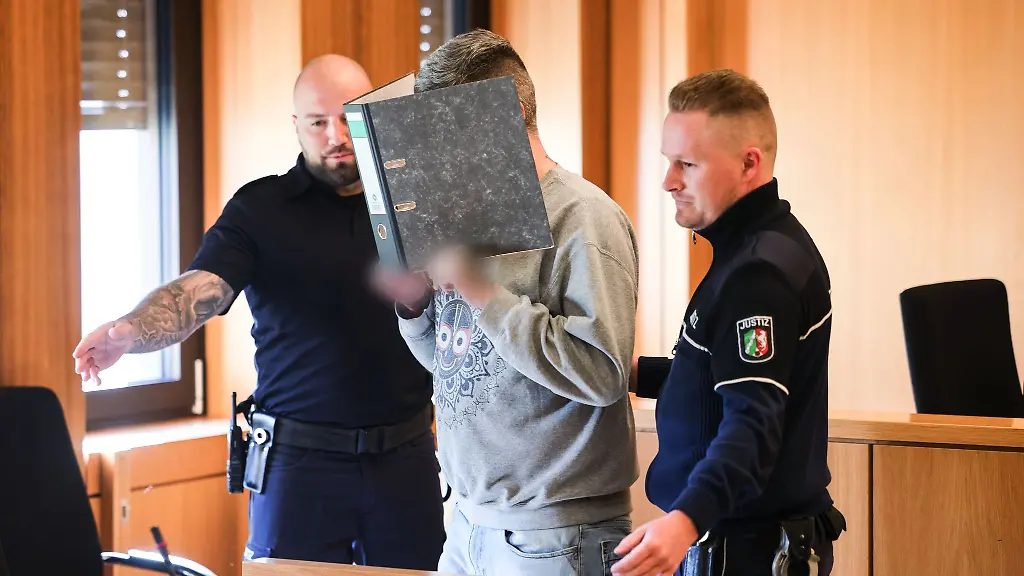 Im-Mordprozess-gegen-einen-Krankenpfleger-vor-dem-Landgericht-Aachen-gab-dieser-eine-dreiviertelstuendige-Erklaerung-ab