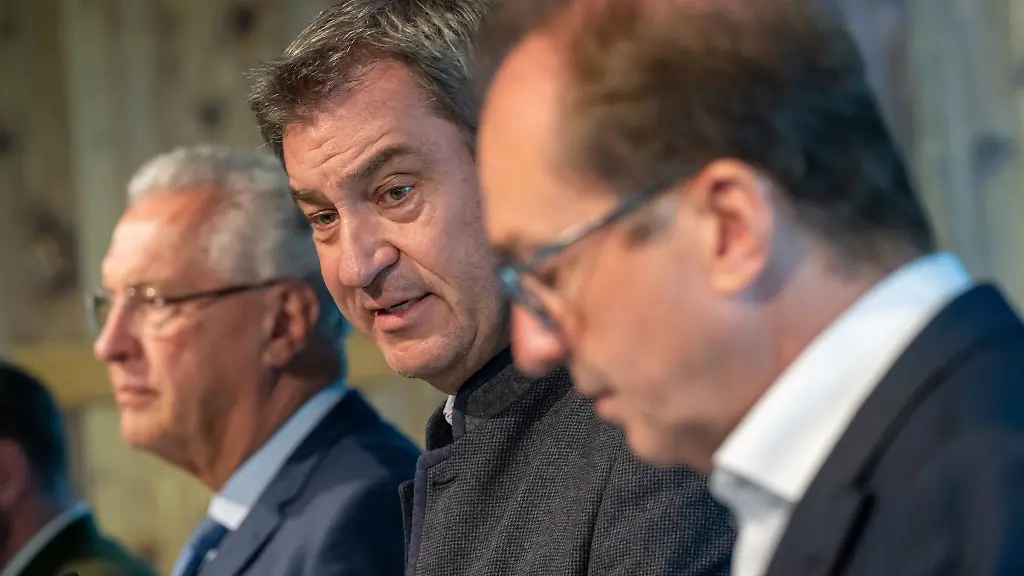 Der-Kurs-des-neuen-Bundesinnenministers-Alexander-Dobrindt-wird-von-seinen-CSU-Parteifreunden-in-Bayern-ausdruecklich-unterstuetzt-Im-Freistaat-intensiviert-deshalb-auch-die-bayerische-Grenzpolizei-ihre-Kontrollen