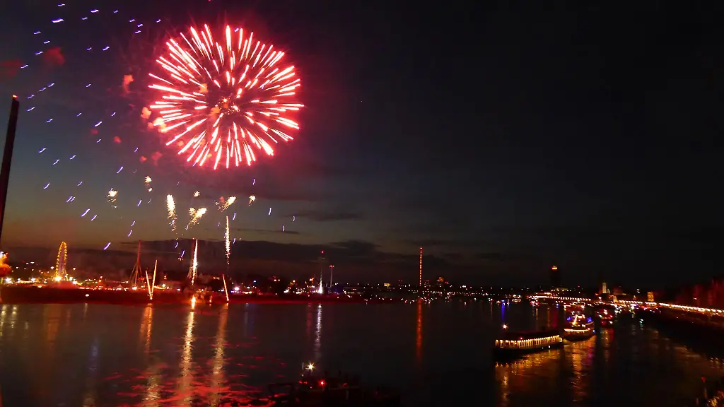 Das-traditionelle-Feuerwerk-findet-weiterhin-statt