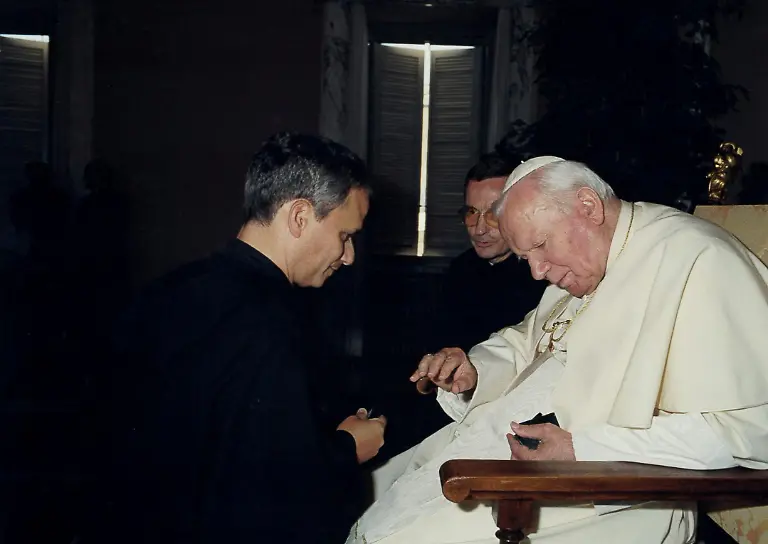 2025-05-09T002106Z-763918452-RC20EEAUT6SW-RTRMADP-3-POPE-LEO