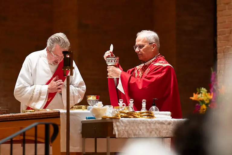 2025-05-09T002105Z-226810041-RC28B9A0JNSY-RTRMADP-3-POPE-LEO