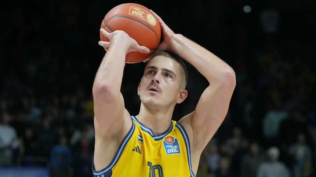 Alba-Fluegelspieler-Tim-Schneider-kann-am-Sonntag-nur-abwarten-wo-sein-Team-am-Ende-Punkterunde-landet