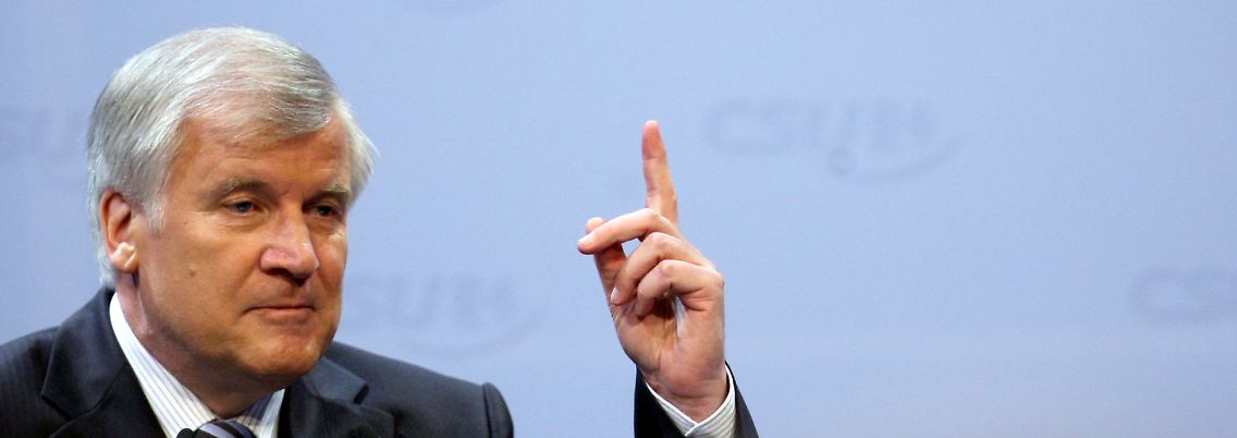 Der erhobene Zeigefinger aus München: CSU-Chef Seehofer möchte schon vor der Wahl seinen bevorzugten Koalitionspartner disziplinieren.