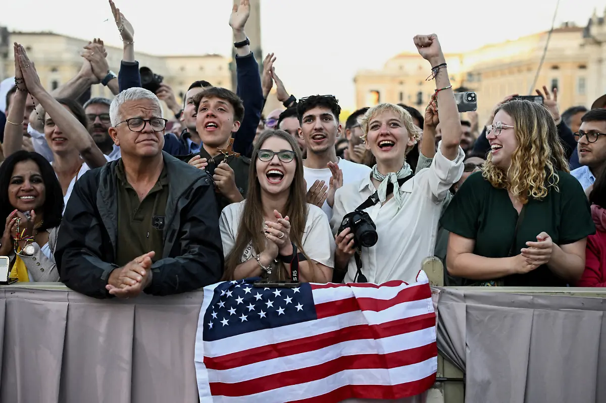 2025-05-08T175437Z-144755608-RC2TDEAPVV9S-RTRMADP-3-POPE-SUCCESSION-LEO