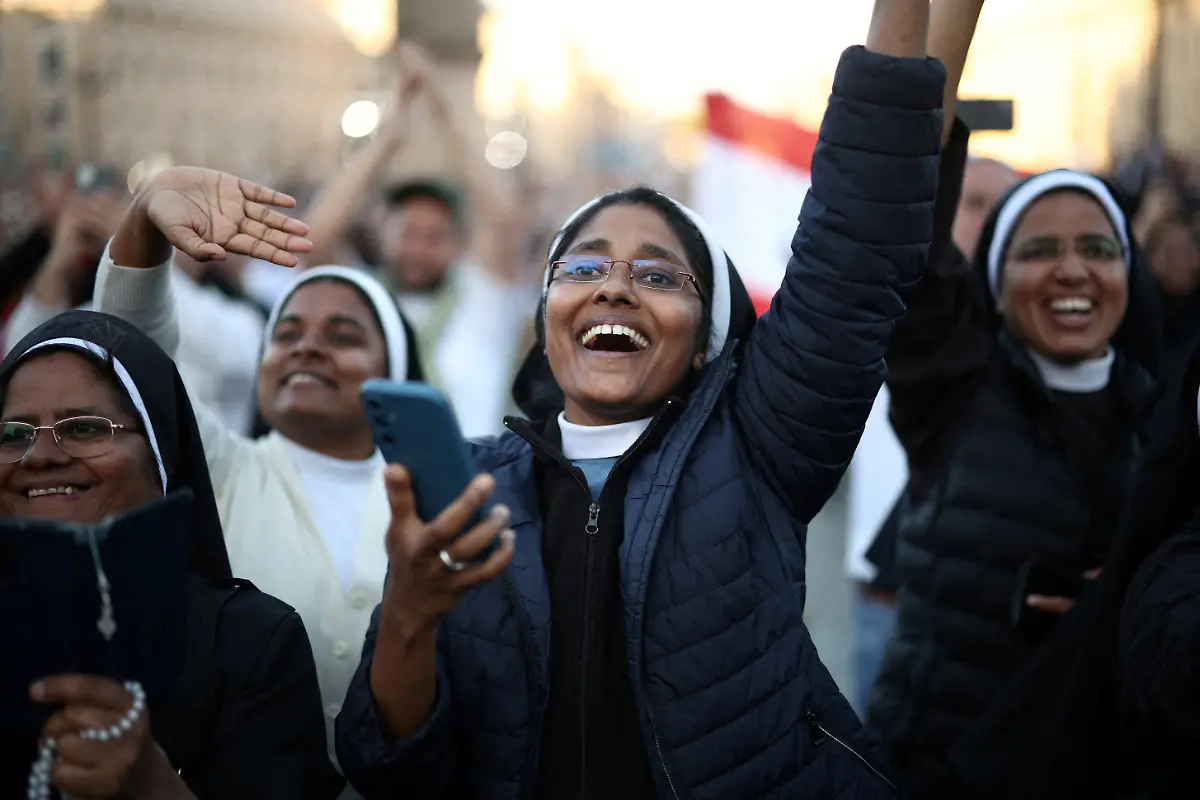 2025-05-08T180615Z-1333445968-RC2UDEAFXE0H-RTRMADP-3-POPE-SUCCESSION-LEO