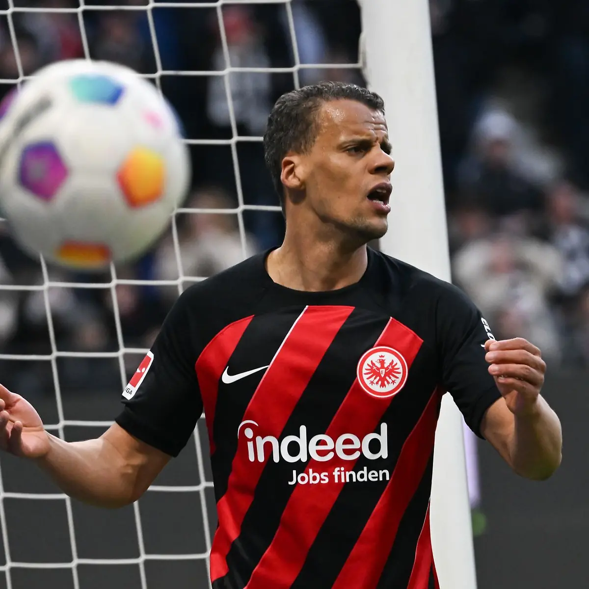 Timothy-Chandler-hat-den-Vertrag-bei-Eintracht-Frankfurt-um-ein-Jahr-verlaengert