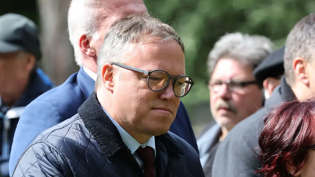 Thueringens-Ministerpraesident-Mario-Voigt-CDU-hielt-am-80-Jahrestag-der-Befreiung-vom-Nationalsozialismus-eine-Rede