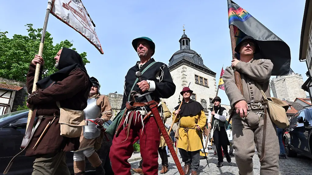 Der-historische-Bauernzug-wird-am-fruehen-Sonntagnachmittag-in-Bad-Frankenhausen-erwartet