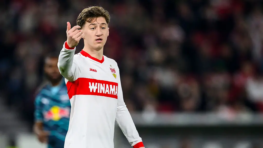 Gibt-es-bald-Wechselangebote-fuer-Mittelfeldspieler-Stiller