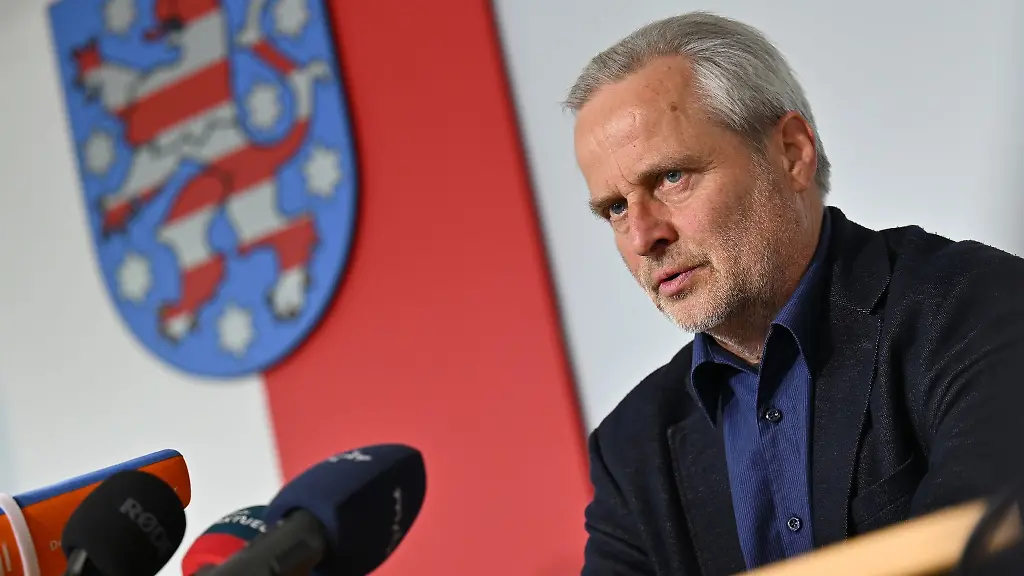 Thueringens-BSW-Fraktionschef-Frank-Augsten-wuerde-ein-Gespraech-mit-dem-AfD-Fraktionsvorsitzenden-Bjoern-Hoecke-nicht-ablehnen