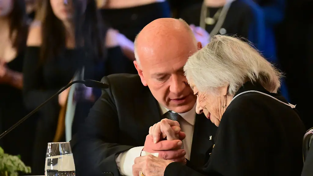 Berlins-Regierender-Buergermeister-Kai-Wegner-CDU-ist-stolz-darauf-dass-Margot-Friedlaender-Berliner-Ehrenbuergerin-ist