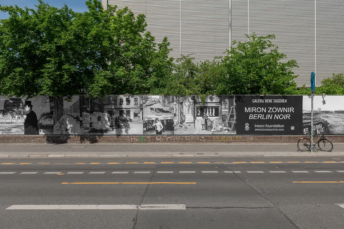 Installation-view-Miron-Zownir-Berlin-Noir-at-the-MegaFence-Tresor-April-2025-photo-Julian-Blum-2