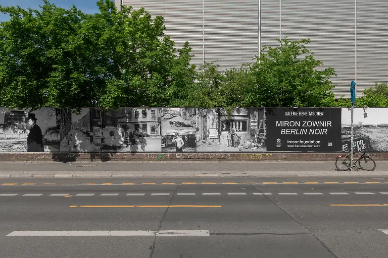 Installation-view-Miron-Zownir-Berlin-Noir-at-the-MegaFence-Tresor-April-2025-photo-Julian-Blum-2