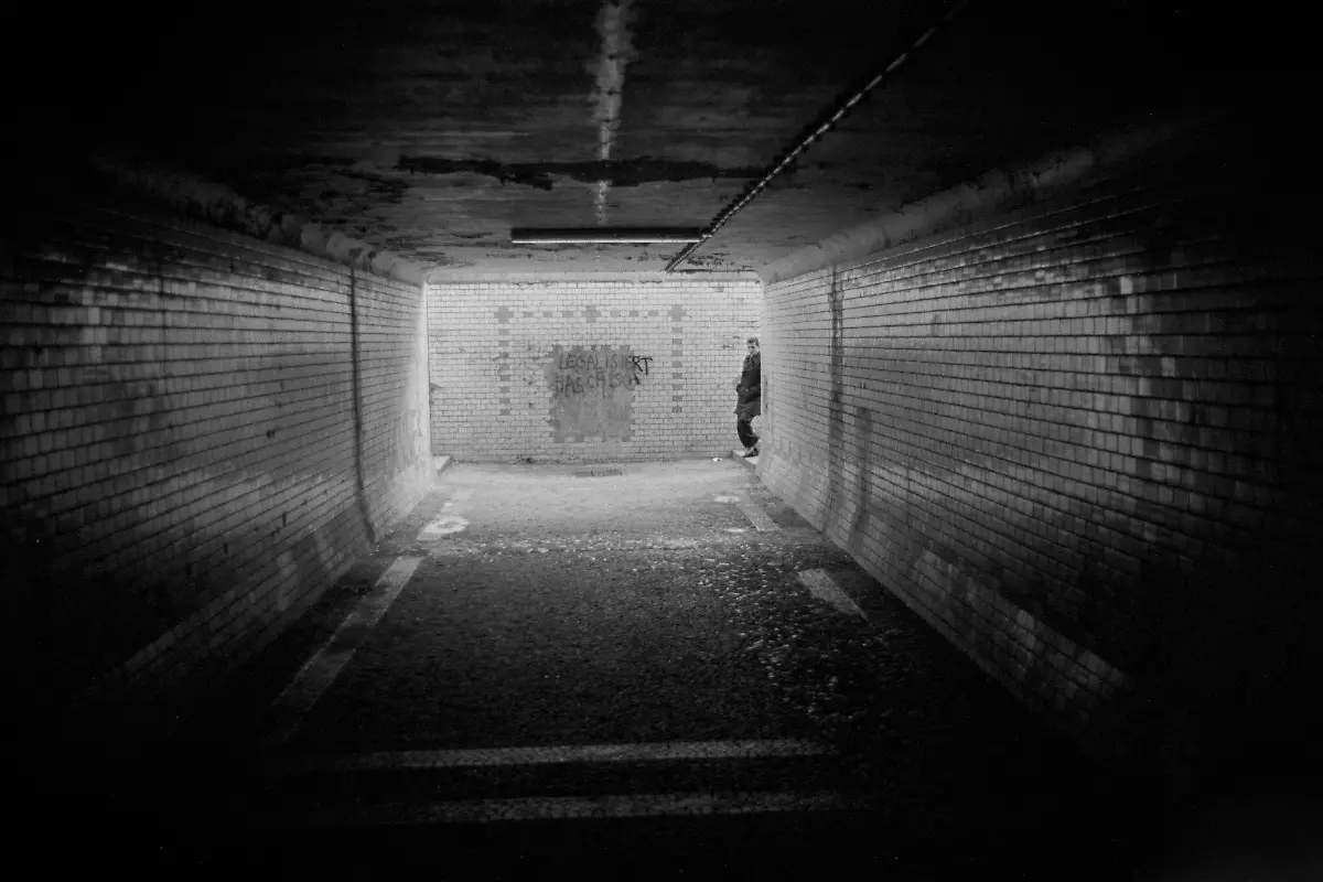 10-Miron-Zownir-Berlin-1978-copyright-Miron-Zownir-courtesy-Galerie-Bene-Taschen