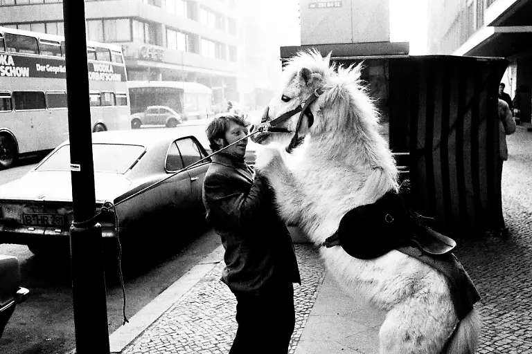 3-Miron-Zownir-Berlin-1979-copyright-Miron-Zownir-courtesy-Galerie-Bene-Taschen