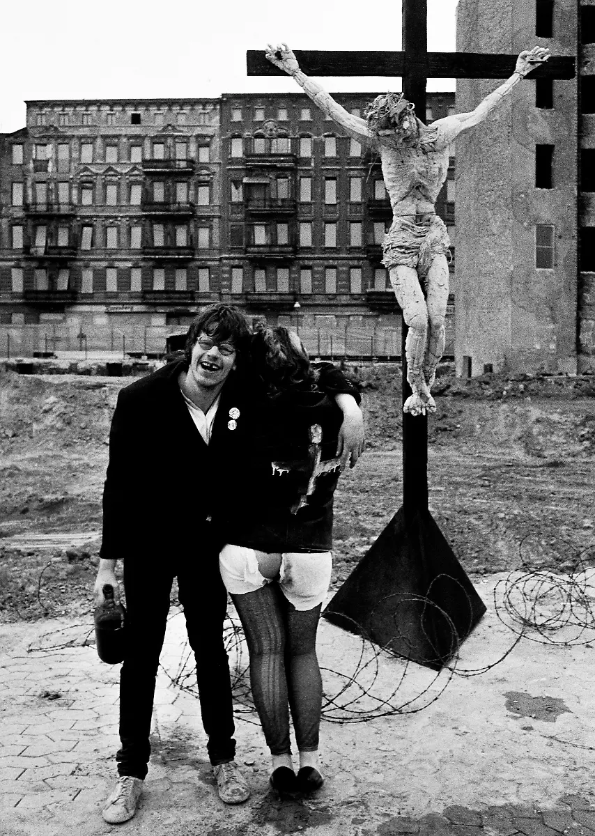 13-Miron-Zownir-Berlin-1980-copyright-Miron-Zownir-courtesy-Galerie-Bene-Taschen