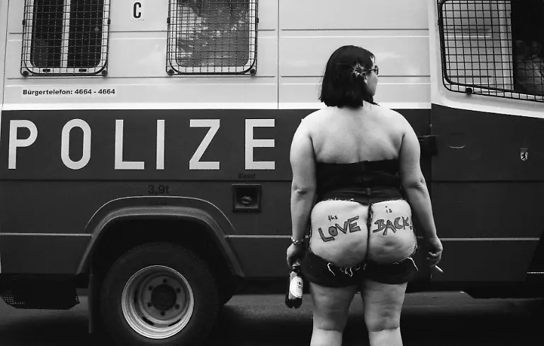 9-Miron-Zownir-Berlin-2004-copyright-Miron-Zownir-courtesy-Galerie-Bene-Taschen