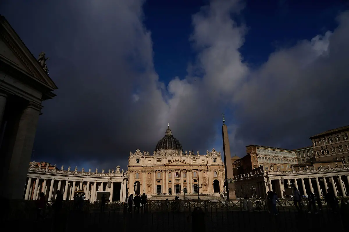 Im-Petersdom-findet-die-letzte-grosse-Messe-vor-dem-Konklave-statt