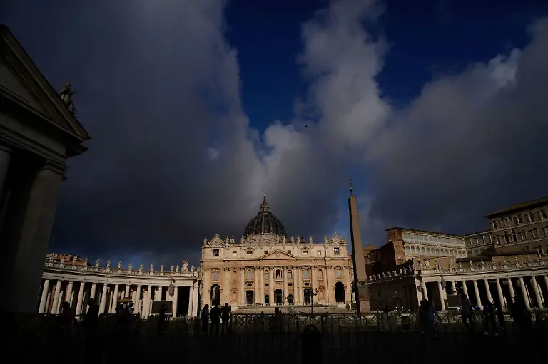 Im-Petersdom-findet-die-letzte-grosse-Messe-vor-dem-Konklave-statt