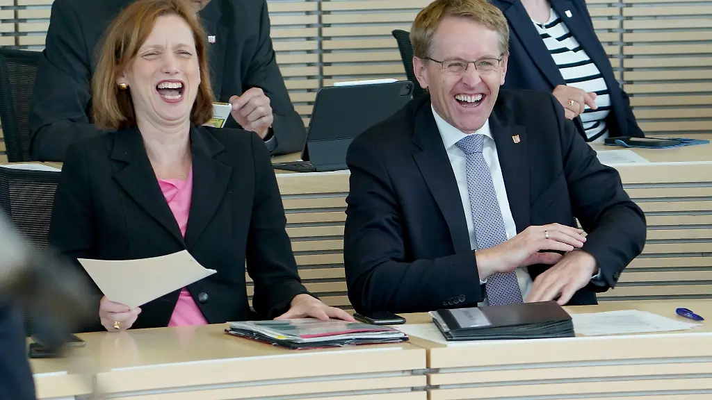 Ministerpraesident-Daniel-Guenther-hat-Ersatz-fuer-die-kuenftige-Bundesbildungsministerin-Karin-Prien-beide-CDU-gesucht