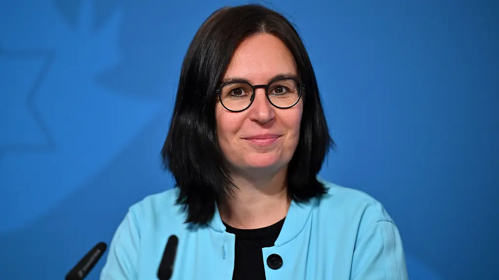 Die-Jenaer-Politikwissenschaftlerin-Marion-Reiser-stellt-den-aktuellen-Thueringen-Monitor-in-Erfurt-vor