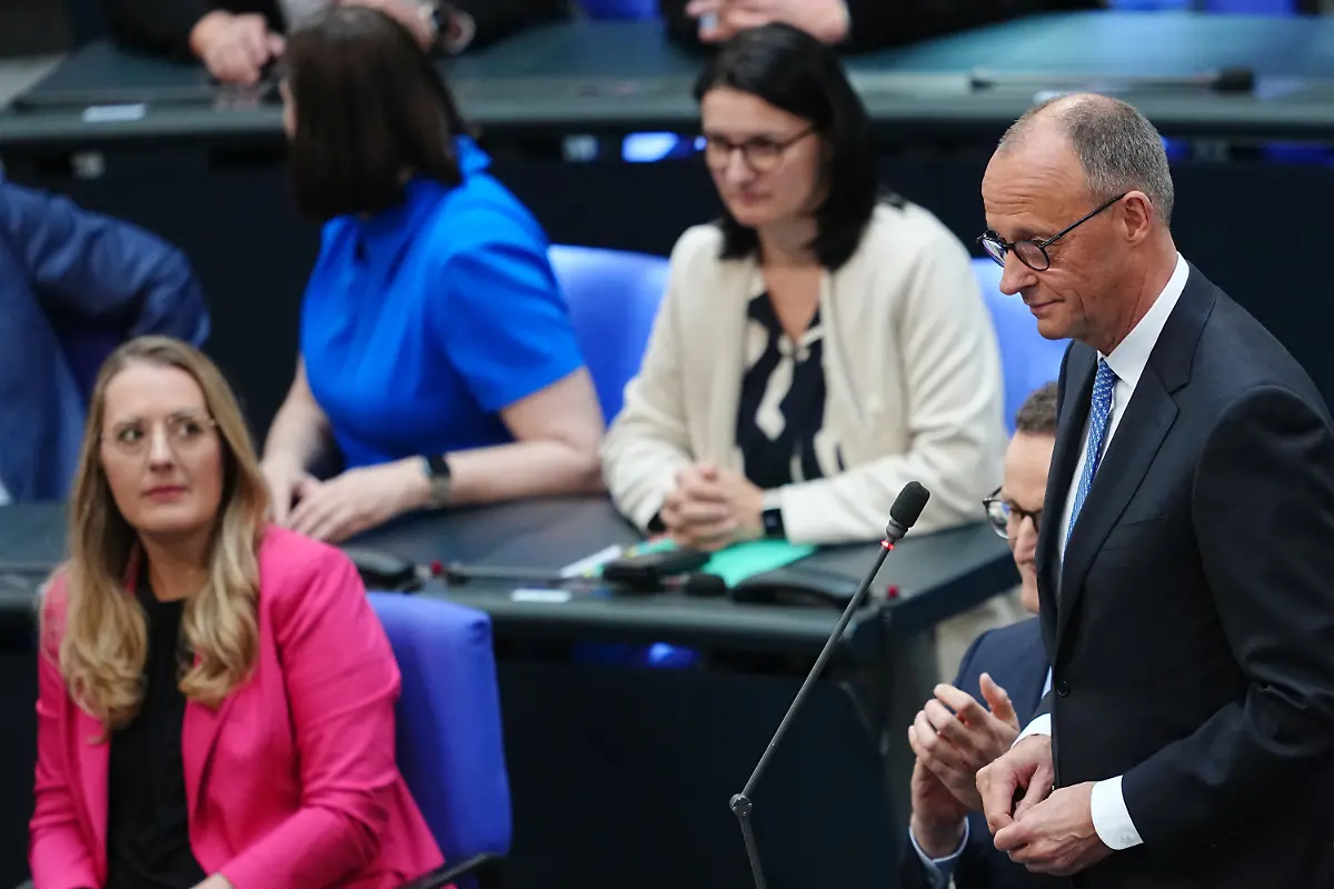 a0e59105281182f4c9252f773ba2b037