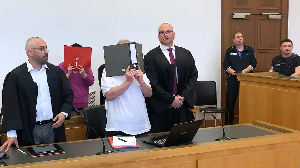 Ein-58-jaehriger-Mann-und-seine-44-jaehrige-Lebensgefaehrtin-sollen-eine-fruehere-Mieterin-monatelang-gequaelt-und-schliesslich-getoetet-haben