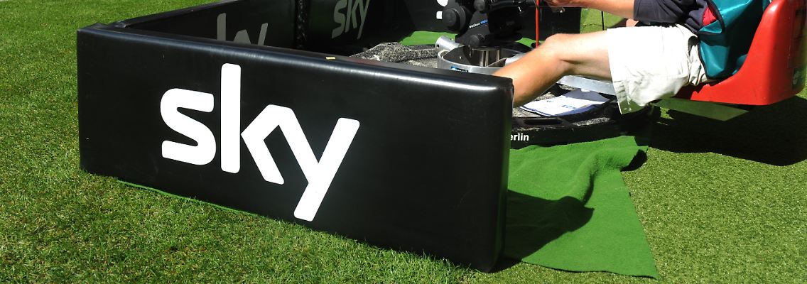 Nicht mehr exklusiv: Wer die Fußball-Bundesliga sehen will, darf das nun auch mit einer ausländischen Decoderkarte tun.