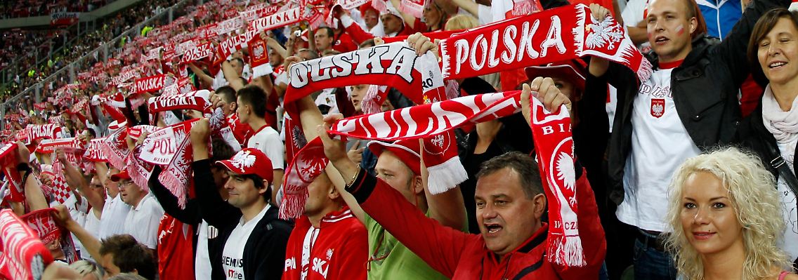 Laut, leidenschaftlich - und friedlich: Zuschauer beim Länderspiel Polen gegen Deutschland.