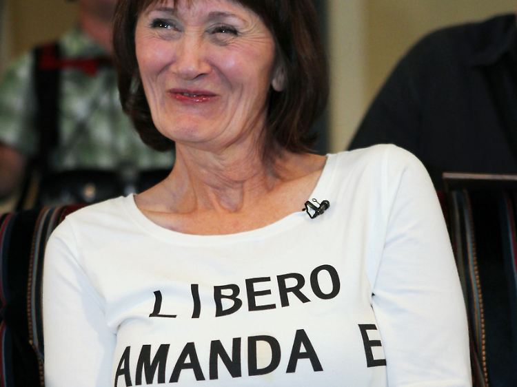 Susan Rosales in Seattle freut sich nach dem Freispruch für Amanda Knox.